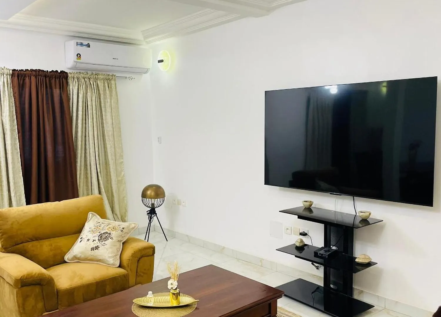 Mayna House Dakar 0*,