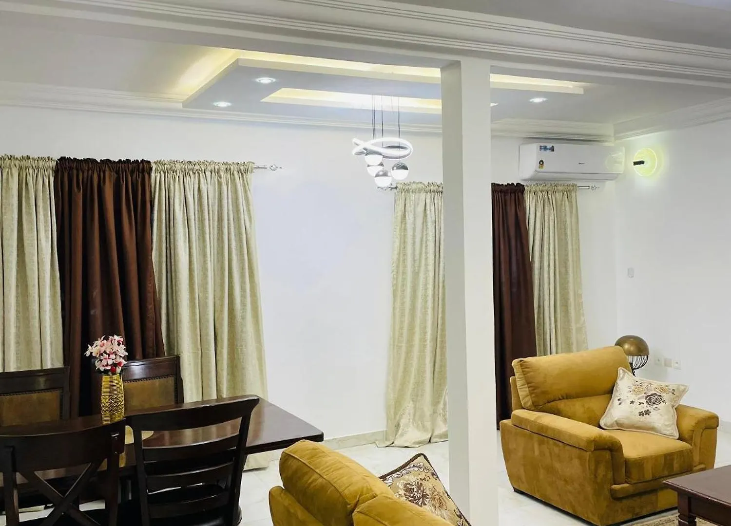Mayna House Dakar 0*,