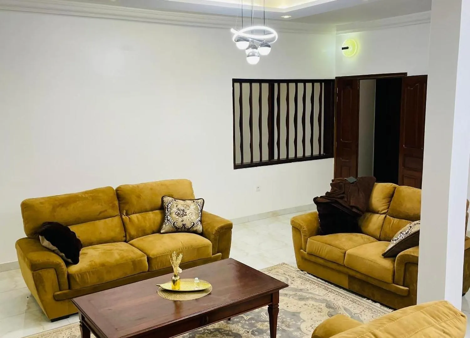 Mayna House Dakar 0*,  Senegal
